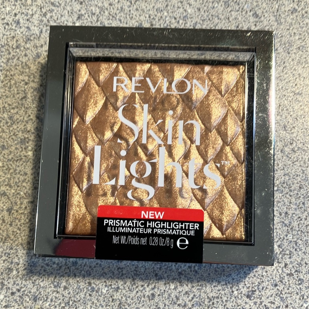 NEW Revlon Skin Lights Prismatic Highlighter